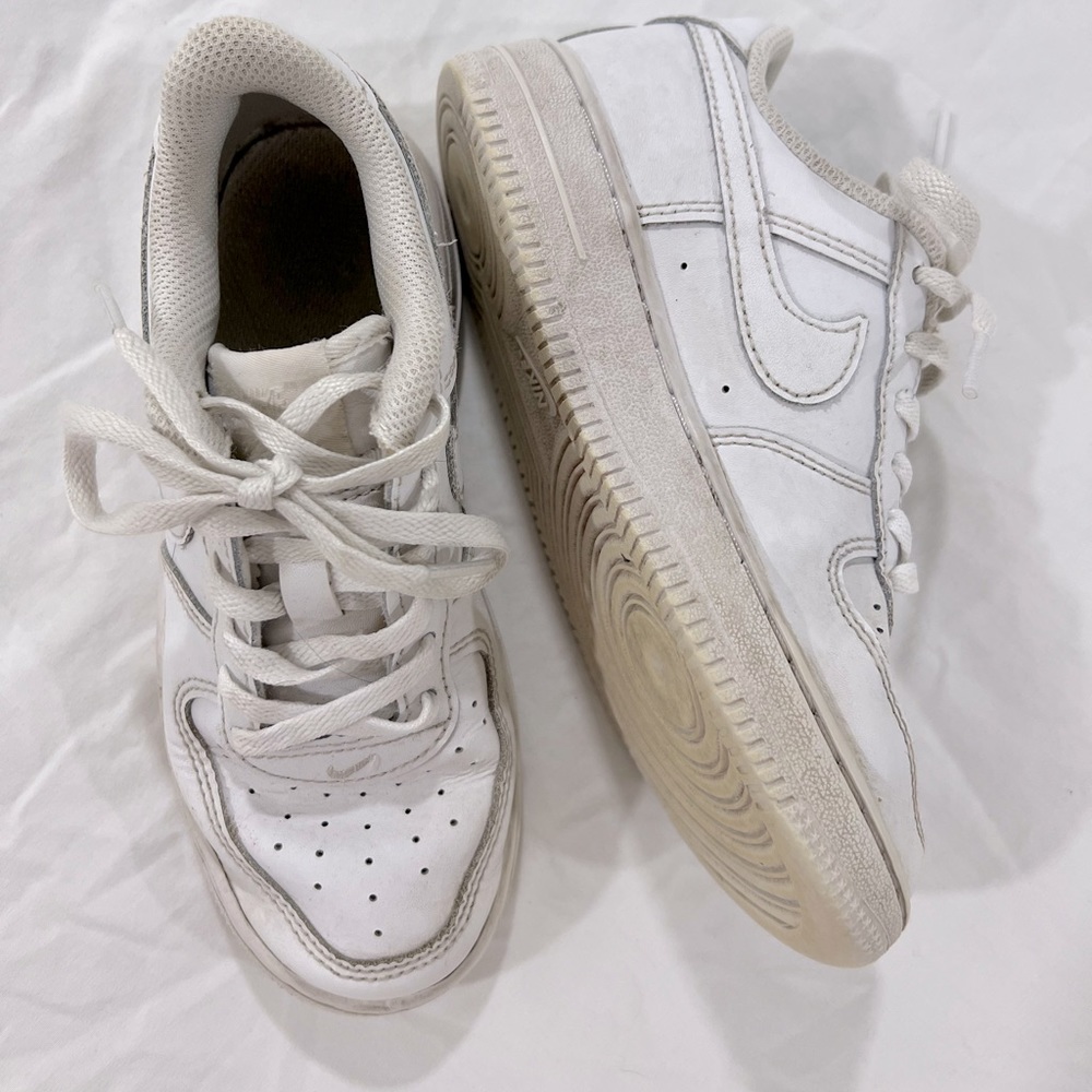 Girls Nike white tennis shoes